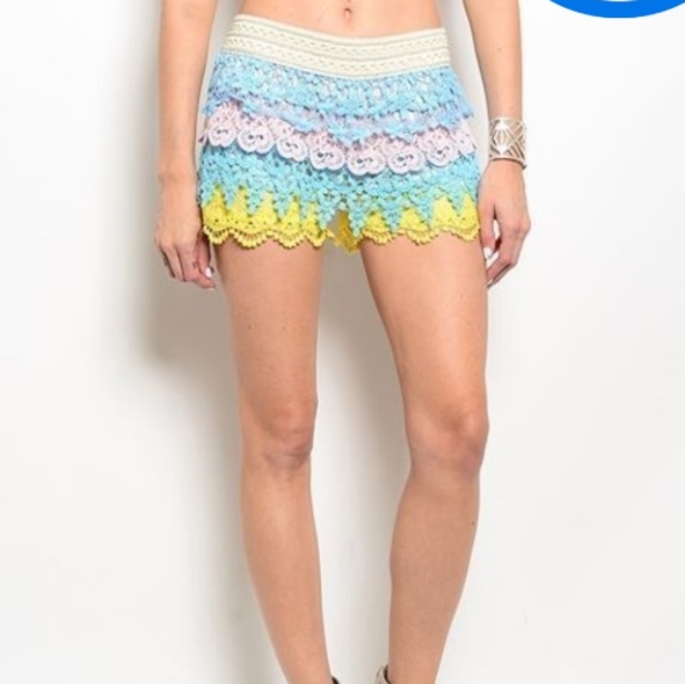 Pastel layered crochet knit shorts size small